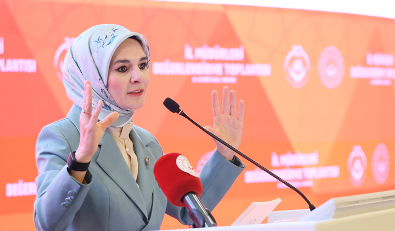 Aile ve Sosyal Hizmetler Bakanımız Göktaş'tan il müdürlerine sahada aktif yönetim ve habersiz denetim talimatı 