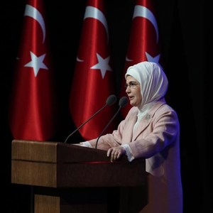 Emine Erdoğan Hanımefendi ve Bakanımız Derya Yanık "Kadının Gücü Türkiye'nin Gücü" programına katıldı - fotoğraf 1