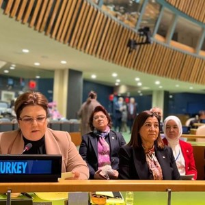 Bakanımız Derya Yanık: “Çatışmaların ortasında kalanları yalnız bırakmamak ahlaki yükümlülüğümüzdür” - fotoğraf 1