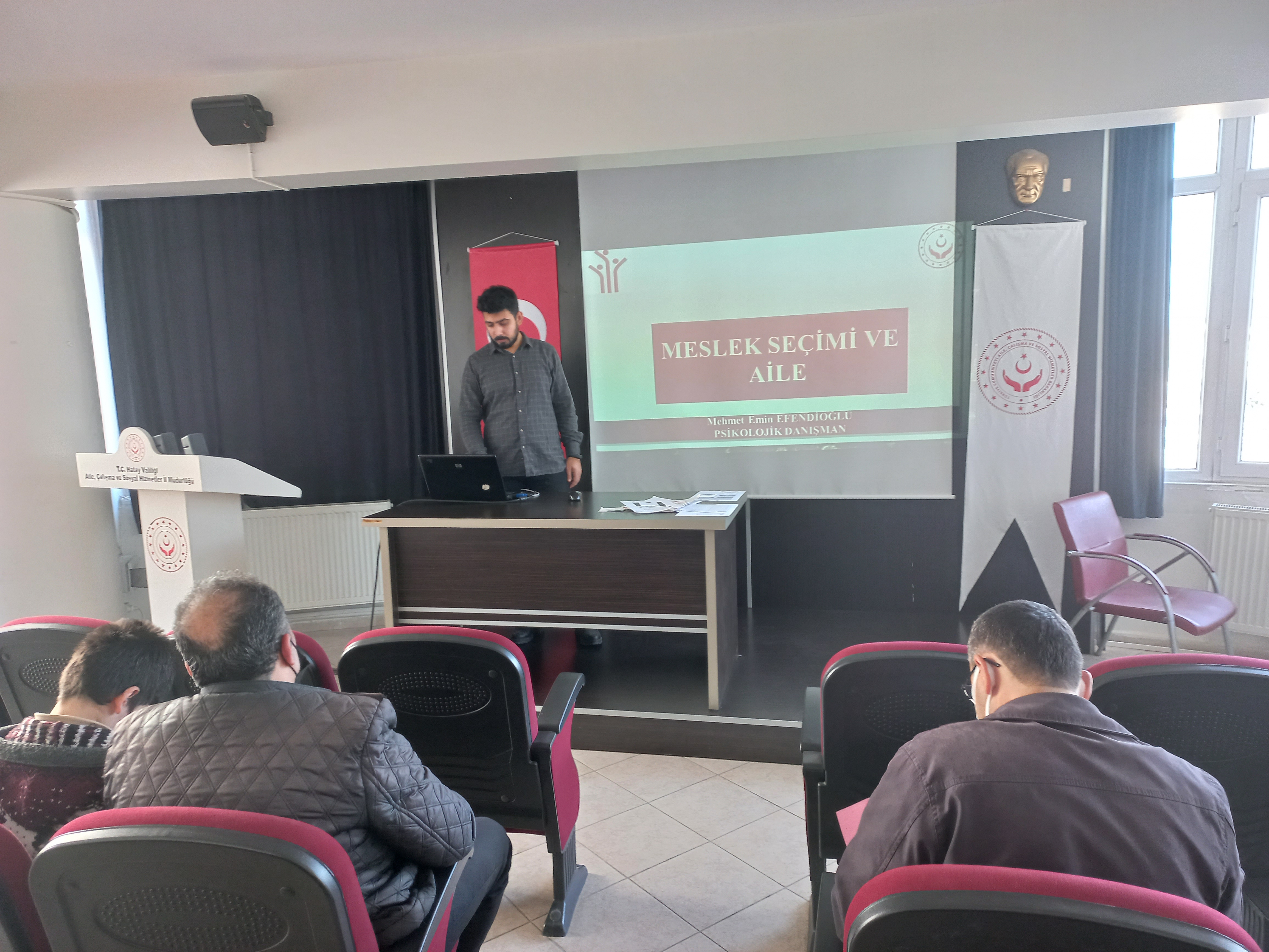 Şehit ve Gazi Ailelerine yönelik “Okul ve Aile” konulu seminer verildi.