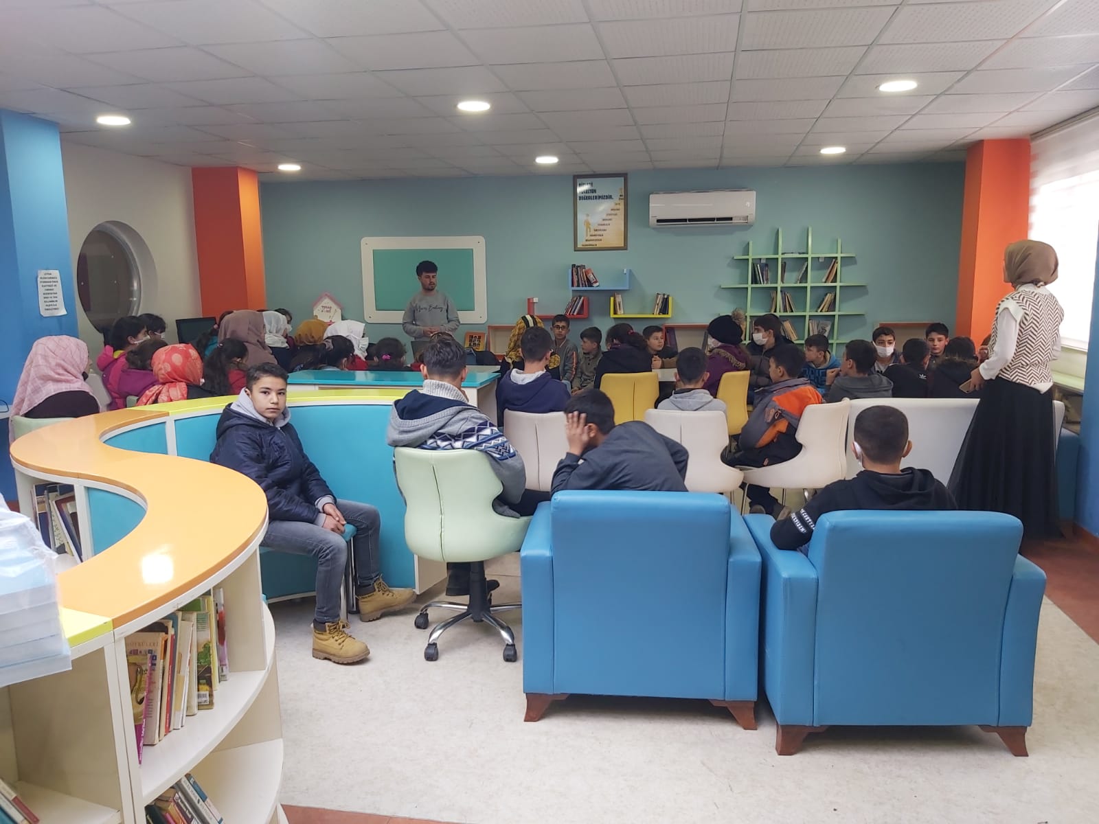 Hassa Sosyal Hizmet Merkezi Müdürlüğü tarafından Ardıçlı Yatılı Bölge Ortaokulu öğrencilerine yönelik “Şiddet Algısı” konulu seminer verildi.