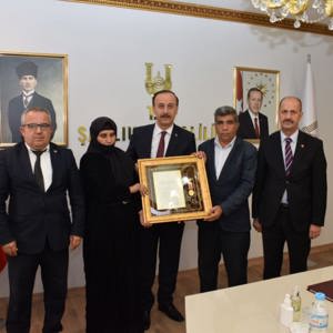 Şehidimizin Değerli Ailesine Devlet Övünç Madalyasını Takdim Ettik. - fotoğraf 1
