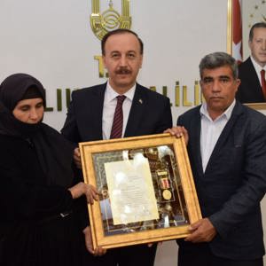 Şehidimizin Değerli Ailesine Devlet Övünç Madalyasını Takdim Ettik. - fotoğraf 4