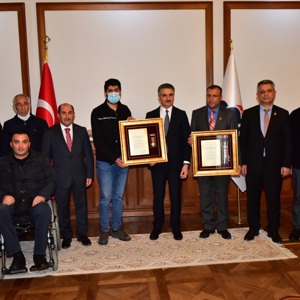 Gazilerimize Devlet Övünç Madalyası ve Beratı Verildi - fotoğraf 1