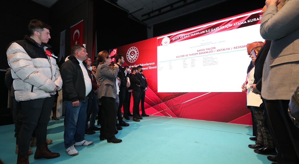 Kamuya 419 şehit yakını, gazi ve gazi yakınının ataması yapıldı