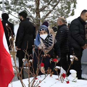 18 Mart Şehitleri Anma Günü ve Çanakkale Zaferi'nin 107. Yıl Dönümü Münasebetiyle Çelenk Sunma Töreni Düzenlendi. - fotoğraf 12