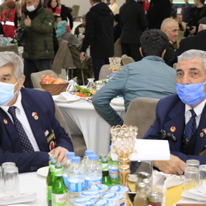 18 Mart Şehitleri Anma Günü ve Çanakkale Zaferi’nin 107. Yıldönümü münasebetiyle Erzincan Valiliği ve İl Müdürlüğümüz tarafından, Şehit aileleri ve Gazilere yönelik yemek programı düzenlendi.  - fotoğraf 8