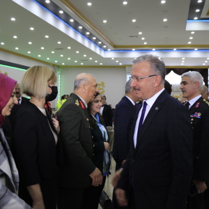 18 Mart Şehitleri Anma Günü ve Çanakkale Zaferi’nin 107. Yıldönümü münasebetiyle Erzincan Valiliği ve İl Müdürlüğümüz tarafından, Şehit aileleri ve Gazilere yönelik yemek programı düzenlendi.  - fotoğraf 18