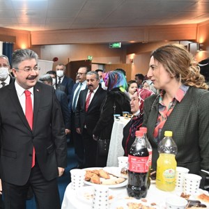 Şehitlerimizin Aileleri ve Gazilerimiz Onuruna “Osmaniye Şehitlerini Anıyor” Programı Düzenlendi - fotoğraf 1