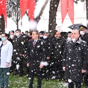 18 Mart Şehitleri Anma Günü ve Çanakkale Zaferinin 107. Yıldönümü Törenlerle Kutlandı - fotoğraf 1