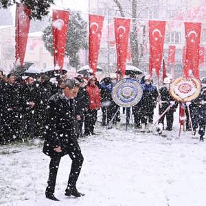 18 Mart Şehitleri Anma Günü ve Çanakkale Zaferinin 107. Yıldönümü Törenlerle Kutlandı - fotoğraf 3
