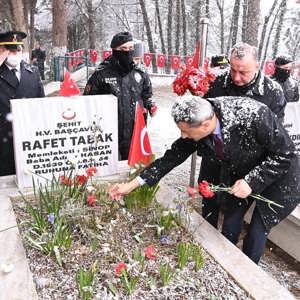 18 Mart Şehitleri Anma Günü ve Çanakkale Zaferinin 107. Yıldönümü Törenlerle Kutlandı - fotoğraf 13
