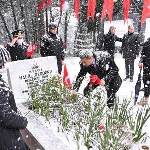 18 Mart Şehitleri Anma Günü ve Çanakkale Zaferinin 107. Yıldönümü Törenlerle Kutlandı - fotoğraf 14
