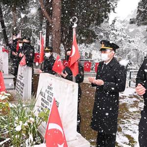 18 Mart Şehitleri Anma Günü ve Çanakkale Zaferinin 107. Yıldönümü Törenlerle Kutlandı - fotoğraf 15