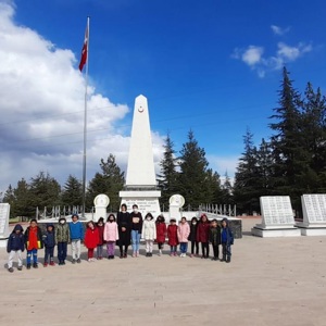 ÇOCUKLAR ÇANAKKALE ŞEHİTLERİNİ UNUTMADI - fotoğraf 1