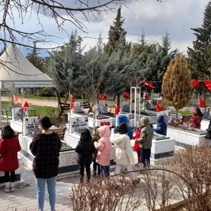 ÇOCUKLAR ÇANAKKALE ŞEHİTLERİNİ UNUTMADI - fotoğraf 3