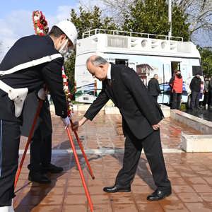 18 Mart Şehitleri Anma Günü ve Çanakkale Deniz Zaferi'nin 107. Yıl Dönümü’nde Çelenk Sunumu ve Şehitlik Ziyareti Gerçekleştirildi - fotoğraf 2