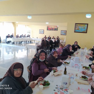 HUZUREVİ SAKİNLERİNİN SİNEMA VE ÇİĞKÖFTE KEYFİ - fotoğraf 2