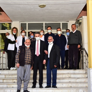 VALİ BARUŞ HUZUREVİ SAKİNLERİYLE BİR ARAYA GELDİ - fotoğraf 4