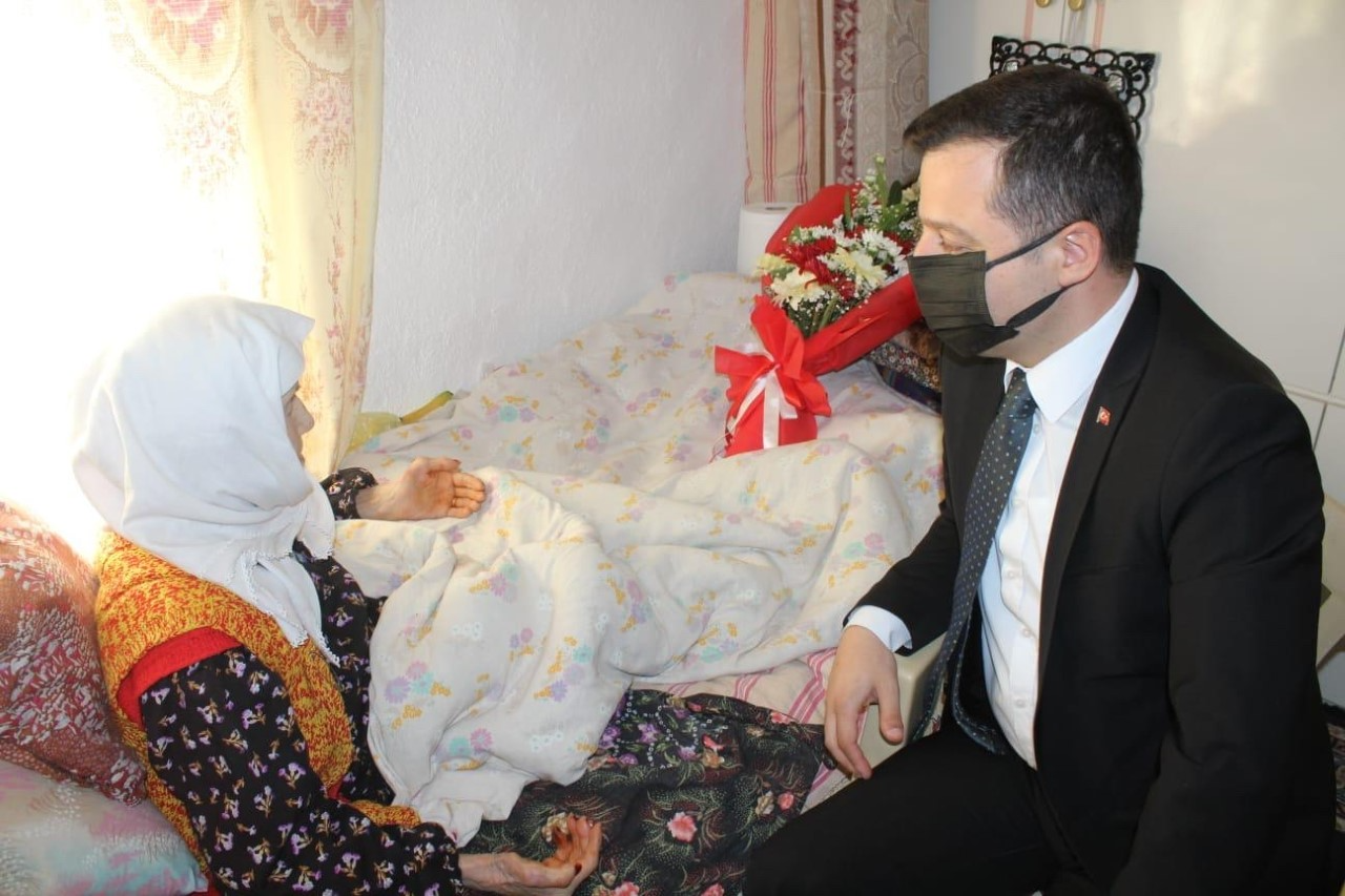 İL MÜDÜRÜMÜZ OSMAN TOPRAKÇI'DAN MENTEŞE'NİN EN YAŞLI ÇINARINA ZİYARET