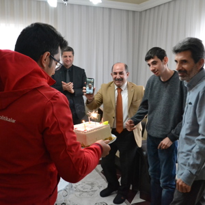 KIRMIZI YELEKLİLERDEN DOĞUM GÜNÜ SÜRPRİZİ - fotoğraf 4