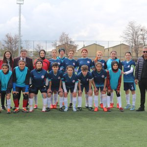 Kadın Futbol Takımımız Galibiyetlere Devam Ediyor - fotoğraf 4