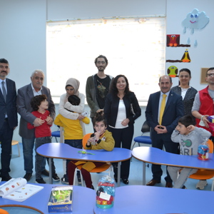 İL MÜDÜRÜMÜZ, UYGULAMA OKULU İLE OTİZM DERNEĞİ ZİYARET ETTİ - fotoğraf 1
