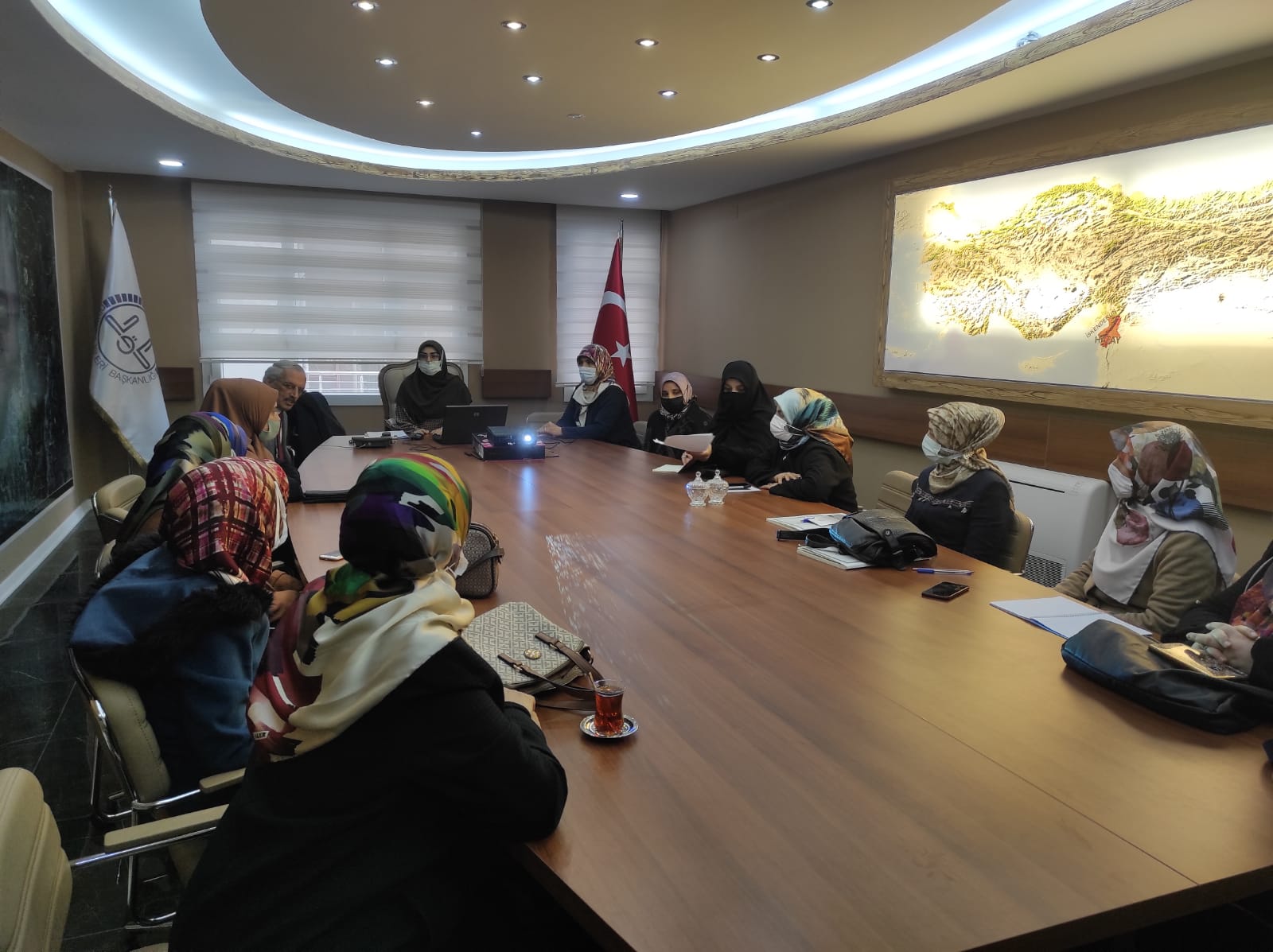 İskenderun İlçe Müftülüğü personeline “Evlilik ve Aile Hayatı” konulu seminer verildi.