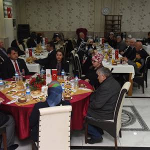 Şehit Aileleri, Gaziler ve Gazi Aileleriyle İftar - fotoğraf 3