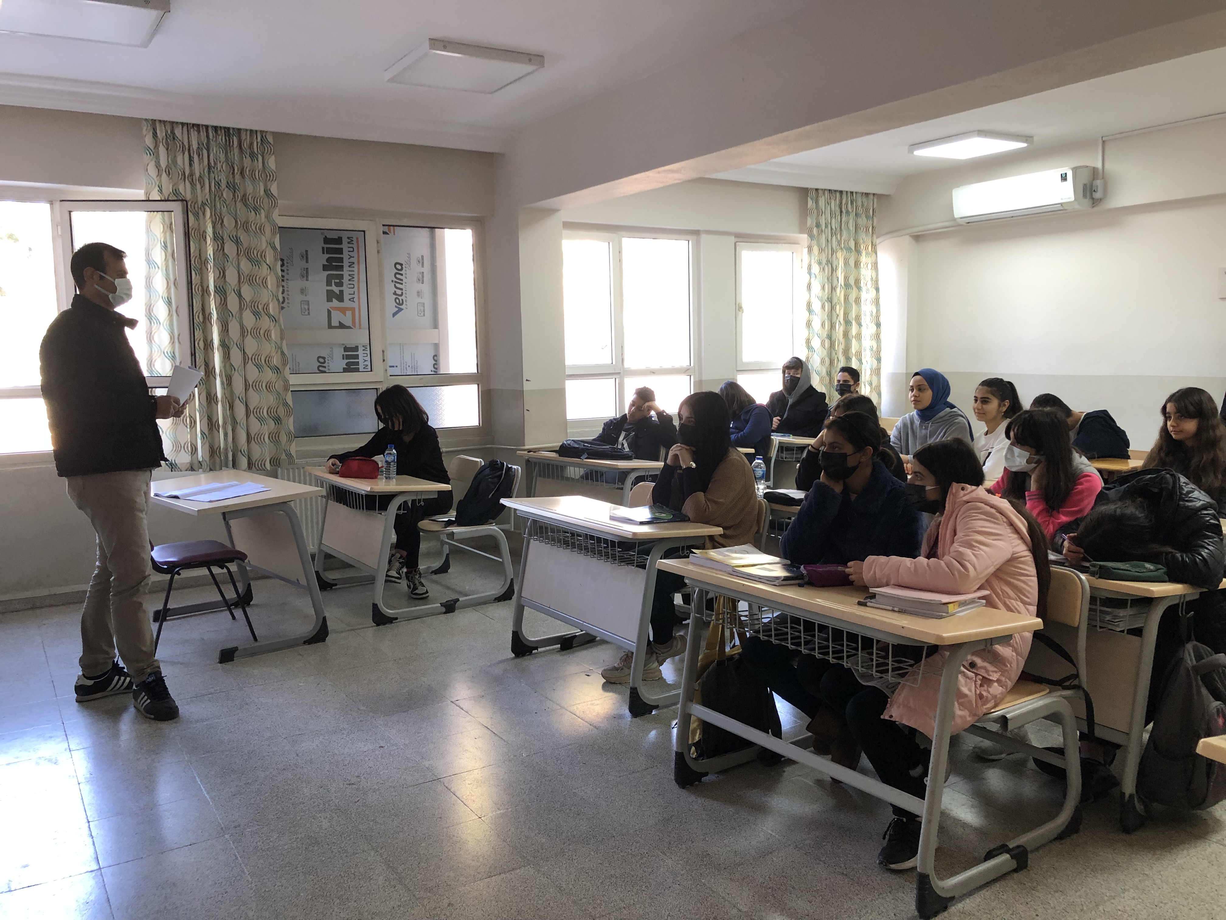 Erzin Bahri Çelen Anadolu Lisesi öğrencilerine ‘’Akran Zorbalığı ve Bilinçli Medya Kullanımı’’ konulu seminer verildi.