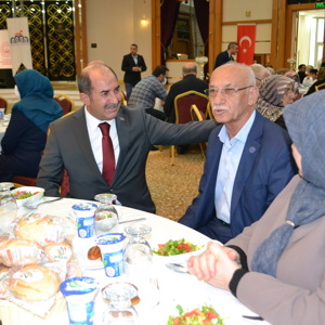 ŞEHİT AİLELERİ, GAZİLER VE GAZİ YAKINLARI İFTAR YEMEĞİNDE BULUŞTU  - fotoğraf 3