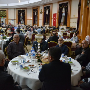 ŞEHİT AİLELERİ, GAZİLER VE GAZİ YAKINLARI İFTAR YEMEĞİNDE BULUŞTU  - fotoğraf 6