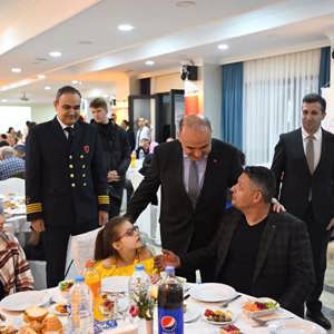 Valimiz Muammer Erol Şehit Ailelerimiz ve Gazilerimizle İftar Programında Bir Araya Geldi - fotoğraf 8