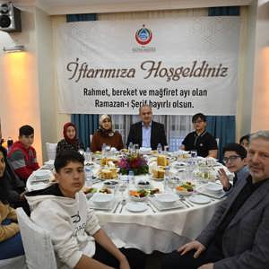 Valimiz Muammer Erol Çocuklarımızla İftar Programında  Bir Araya Geldi - fotoğraf 1