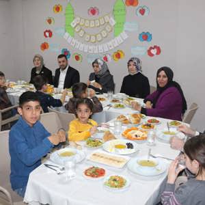 Ak Parti Yalova Milletvekili Meliha AKYOL, Anadolu Kalkınma Vakfı Çocuk Evleri Sitesini Ziyaret Etti - fotoğraf 2