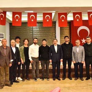 SAYIN VALİMİZ ORHAN TAVLI VE İL MÜDÜRÜMÜZ OSMAN TOPRAKÇI YETİMLER GÜNÜNDE ÇOCUKLARLA BİR ARAYA GELDİ - fotoğraf 1