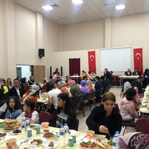 VALİ BARUŞ, ÇOCUKLARLA İFTAR YEMEĞİNDE BİR ARAYA GELDİ - fotoğraf 3