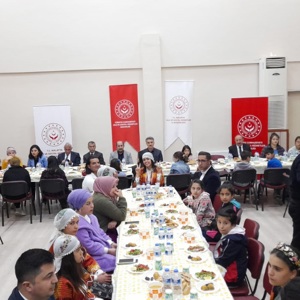 VALİ BARUŞ, ÇOCUKLARLA İFTAR YEMEĞİNDE BİR ARAYA GELDİ - fotoğraf 2