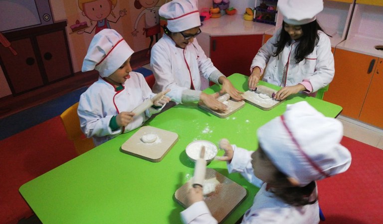 Children under State Protection Meet with Role Models