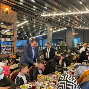 "Yetimler ümmetin Hacer'ül Esved taşıdır. Onların yüreğine dokunun." - fotoğraf 1