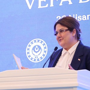 Bakanımız Derya Yanık, "Kadın Siyasetçiler Vefa Buluşması" İftar Programında AK Parti Eski Ve Mevcut Kadın Milletvekilleri İle Bir Araya Geldi - fotoğraf 1