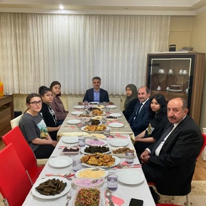 VALİ BARUŞ, İFTARDA ÇOCUK  EVLERİNDE KALAN KIZLARIMIZA MİSAFİR OLDU - fotoğraf 2