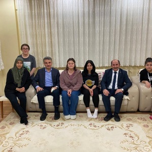 VALİ BARUŞ, İFTARDA ÇOCUK  EVLERİNDE KALAN KIZLARIMIZA MİSAFİR OLDU - fotoğraf 1
