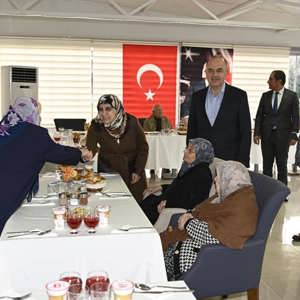 Valimiz Muammer Erol Huzurevi Sakinlerimizle İftar Sofrasında Buluştu - fotoğraf 2