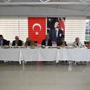 Valimiz Muammer Erol Huzurevi Sakinlerimizle İftar Sofrasında Buluştu - fotoğraf 3