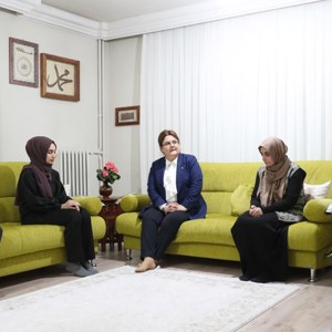 Bakanımız Derya Yanık ve Bakanlık Yöneticileri Şehit Aileleriyle İftarda Buluştu - fotoğraf 1