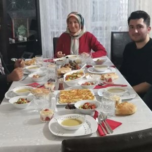 Bakanımız Derya Yanık ve Bakanlık Yöneticileri Şehit Aileleriyle İftarda Buluştu - fotoğraf 3