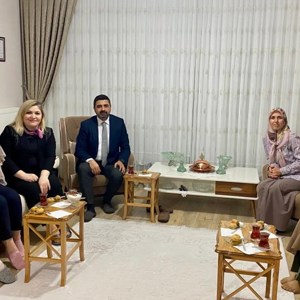 Bakanımız Derya Yanık ve Bakanlık Yöneticileri Şehit Aileleriyle İftarda Buluştu - fotoğraf 5