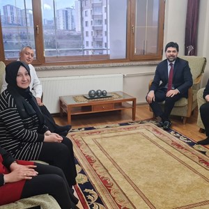 Bakanımız Derya Yanık ve Bakanlık Yöneticileri Şehit Aileleriyle İftarda Buluştu - fotoğraf 7