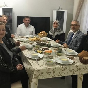 Bakanımız Derya Yanık ve Bakanlık Yöneticileri Şehit Aileleriyle İftarda Buluştu - fotoğraf 14
